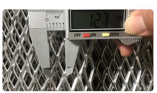 Galvanized Sheet Round Hole Slotted Metal Mesh Machine Perforated Sound Mesh Architectural Decorative Expanded Metal Perforated Aluminum Sheet Mesh