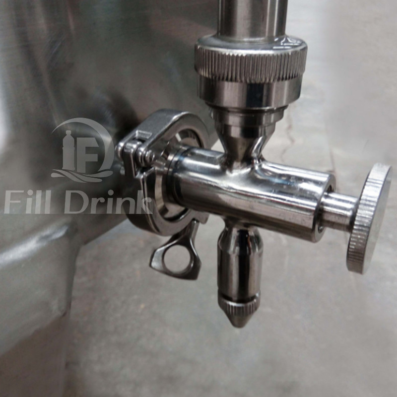 Round Bottom 1 Layer Liquid Mixing Tank Heated Mixing Vessel CIP Spraying Ball And Anti Foam Outlet