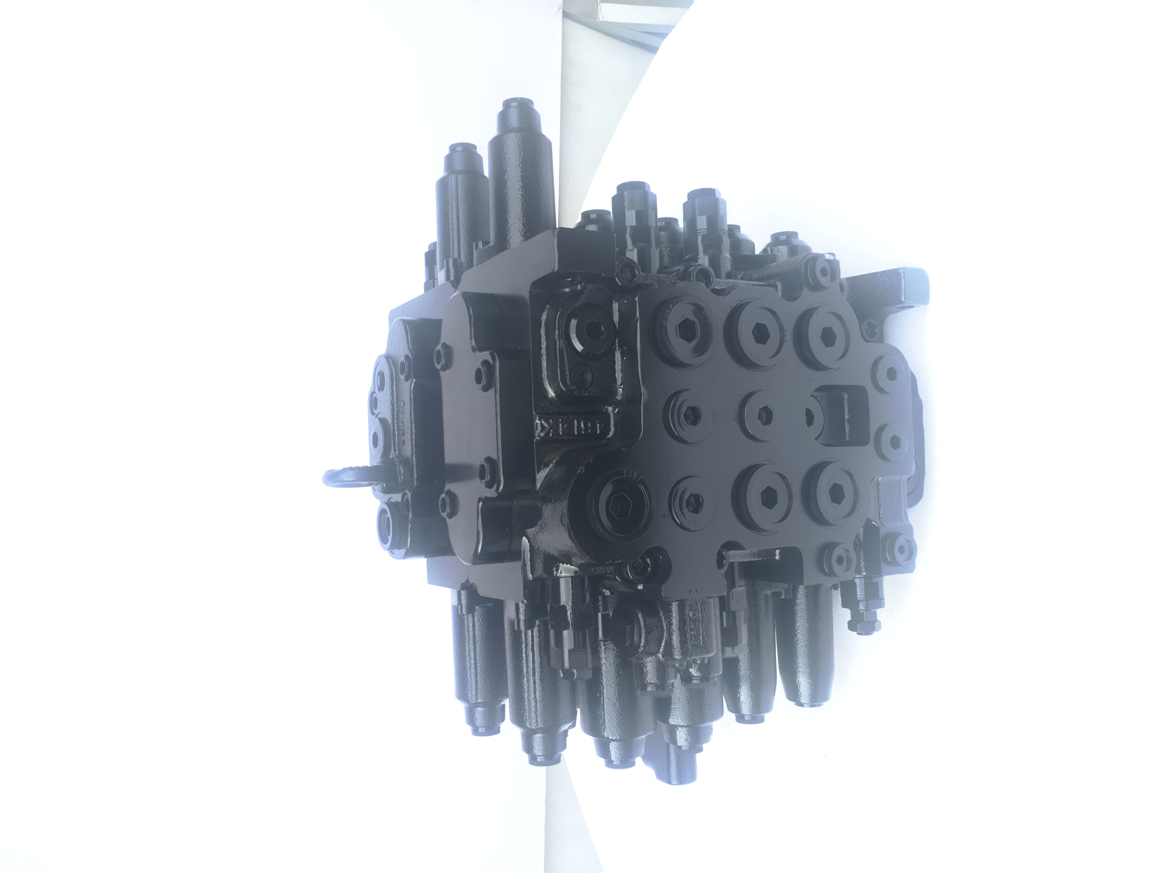 Excavator Distribution Control Valve For SK250LC-6E SK230LC-6E SK260 ISO9001