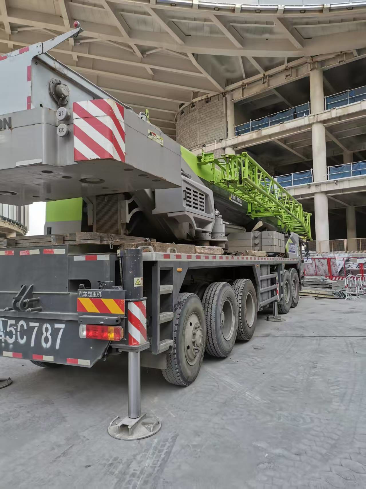 Seven-Arm Crane Jib ZTC950E7 2021 Years Zoomlion Mobile Crane 95tons for Heavy-Duty Construction Projects