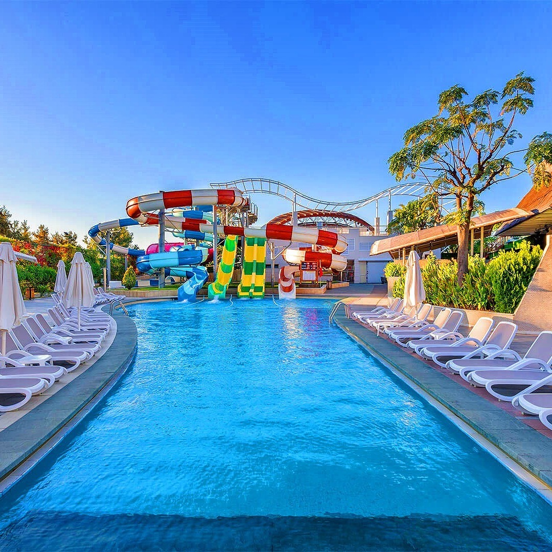 ODM Guangzhou Amusement Park Summer Play Water Swimming Pool Equipment Slide For Adult