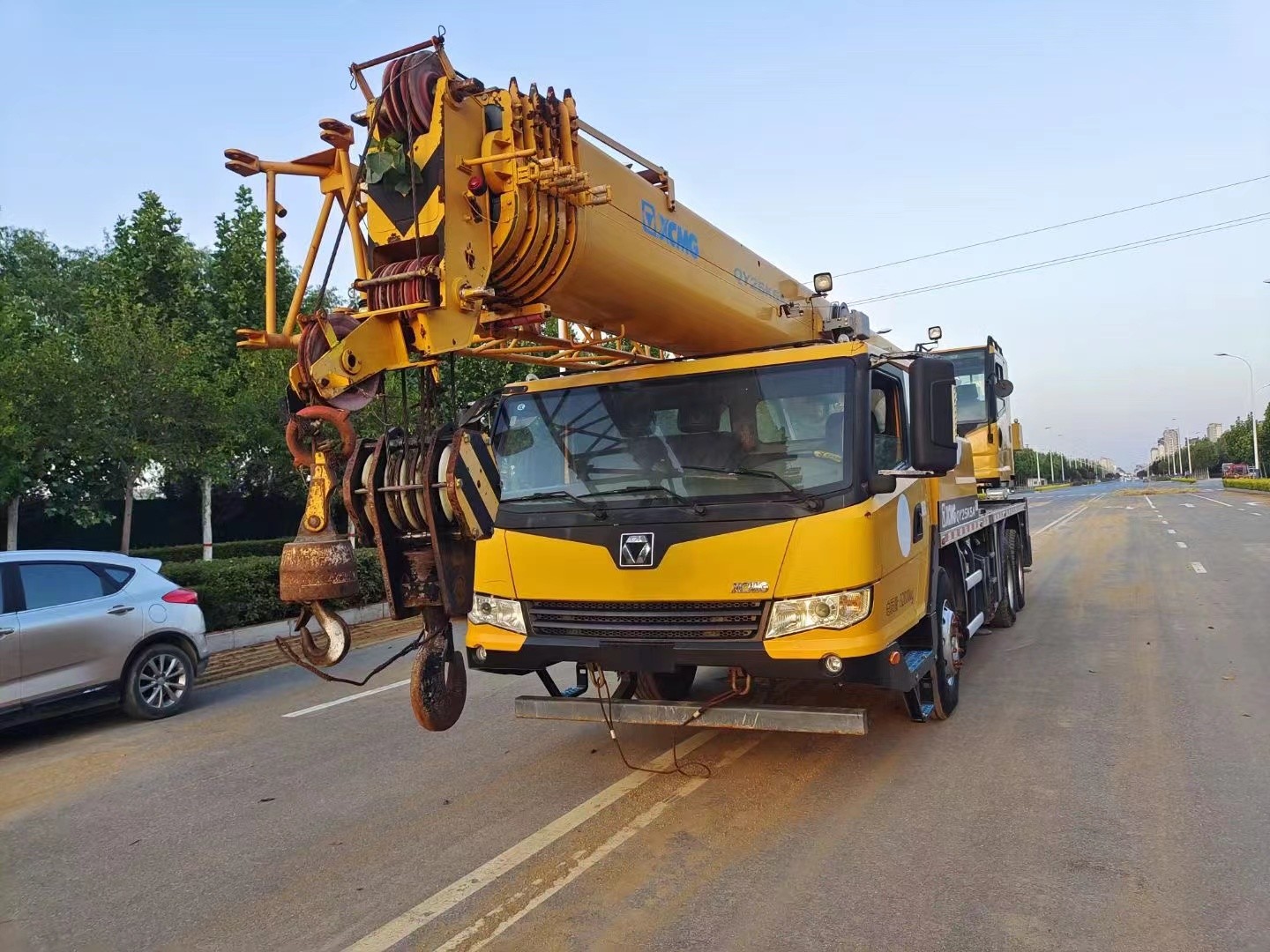 Chinese famous brand XCMG 25 Ton 50 Ton 70 Ton 100 ton mobile truck crane for sale
