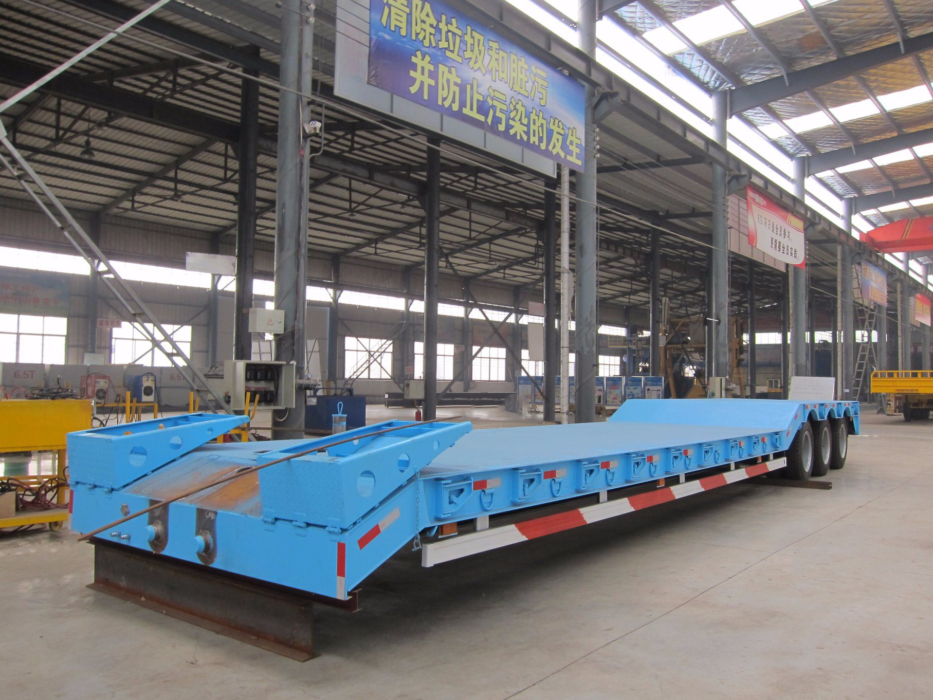 3 Axle Front Load Low Bed Trailer with Hydraulic Detachable Gooseneck and ABS Optional