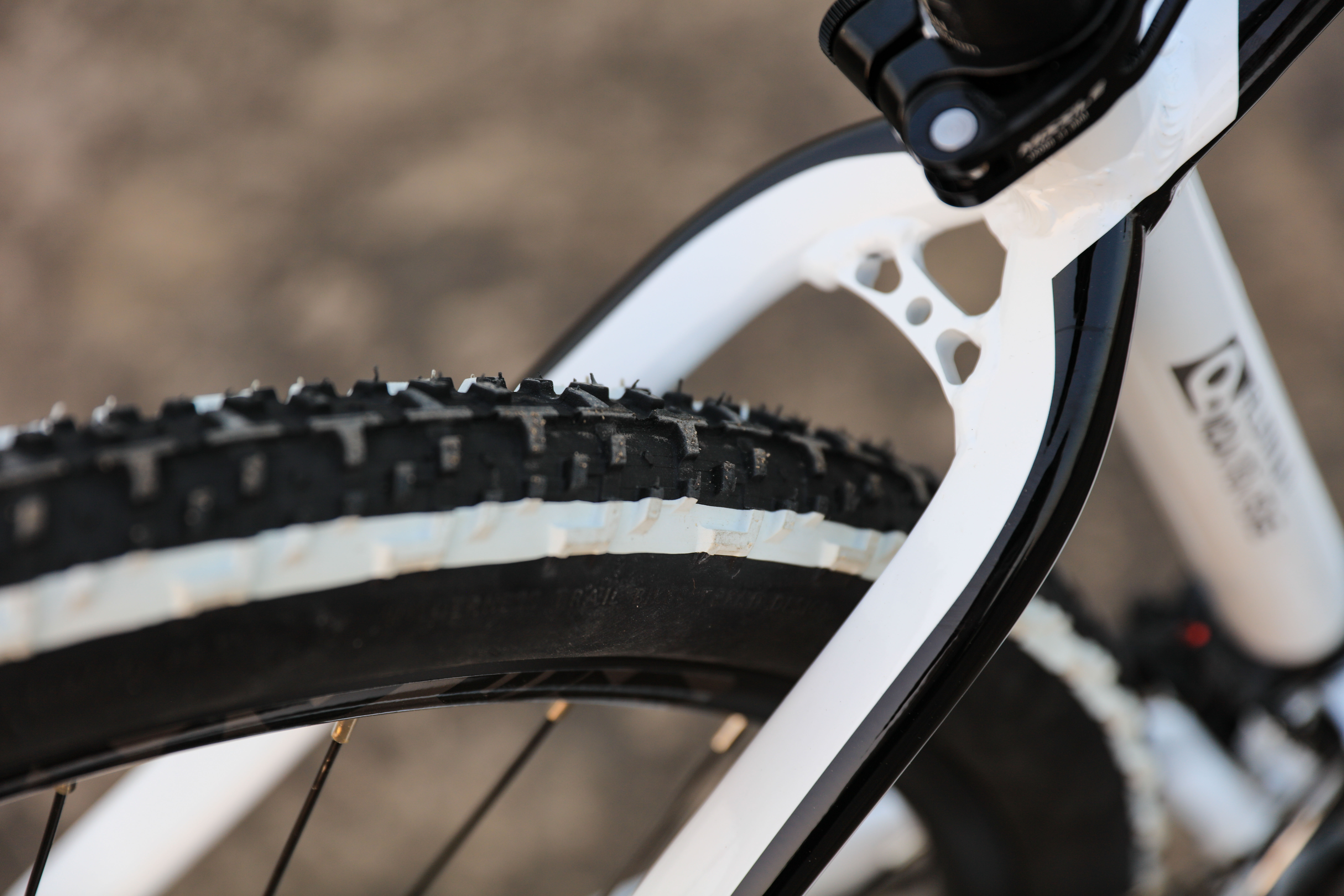 Ergonomic Saddle and Suspension Fork Equipped 27.5 Inch Aluminum Frame Mountain Bike