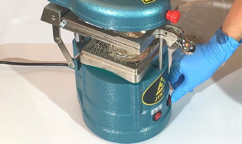 CCC Certified Dental Lab Vacuum Forming Molding Machine for Thermoforming Orthodontic Sheets