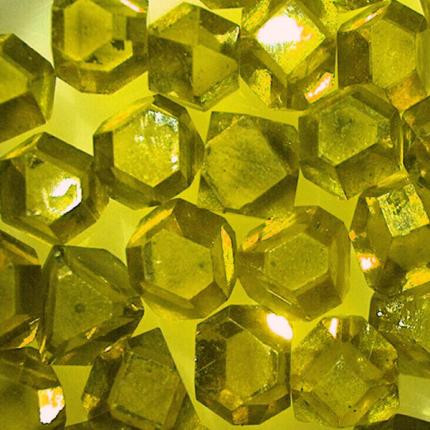 Raw Mono Crystal Industrial Diamond Grit Sharp Corner MCD Yellow Hpht Rough Diamond