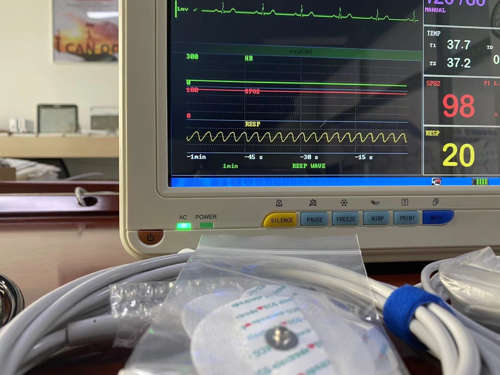 TFT LCD Medical Electronic Vital Signs Monitor With ECG SPO2 NIBP And Temp Measurement