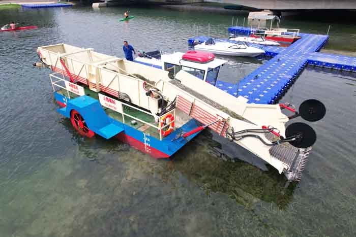5km/H River Waterweed Weed Harvester Machine 105kw Weed Harvester Boat 10 Cubic