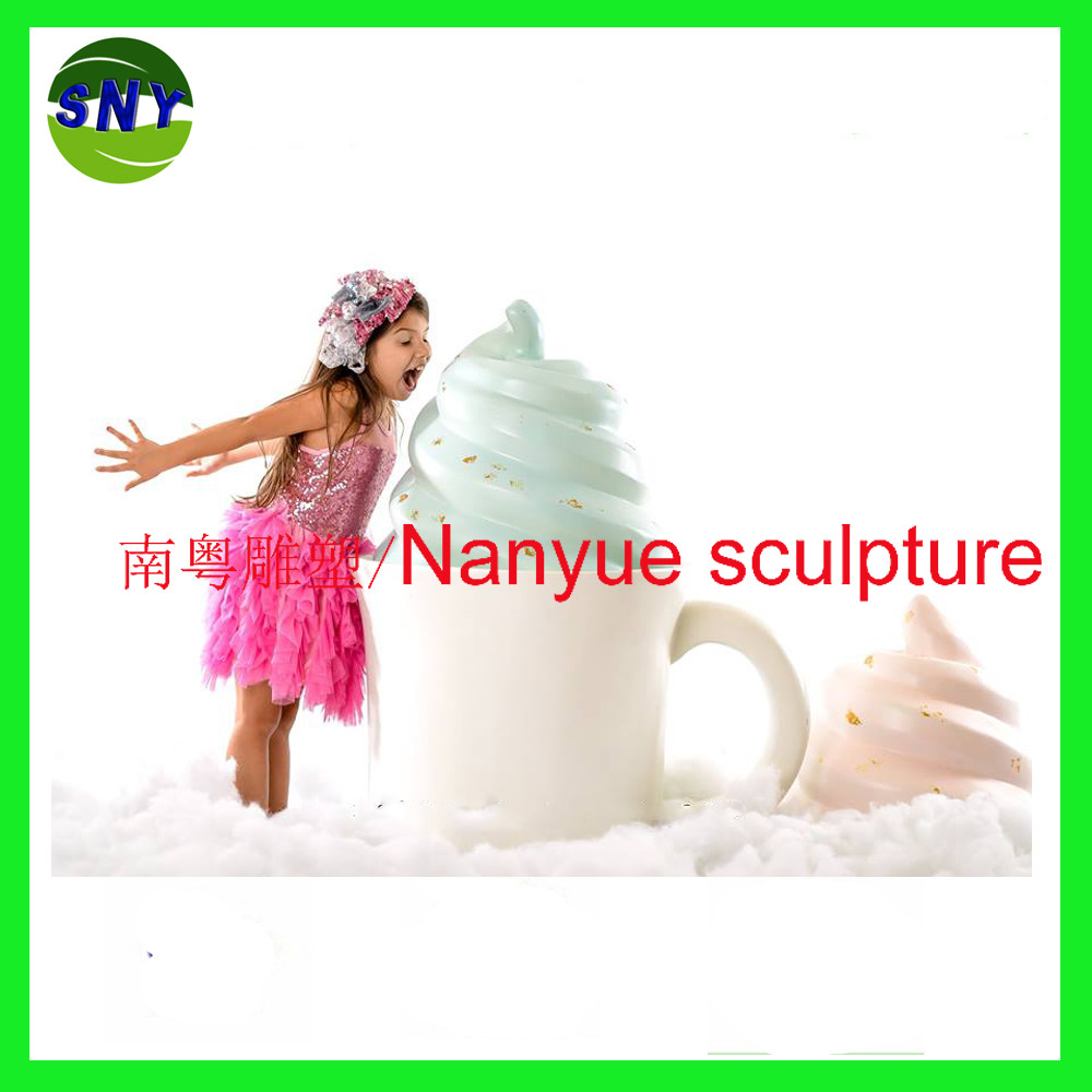 artificial statue photograph statue item made by fiberglass in / shopping mall/photographer room