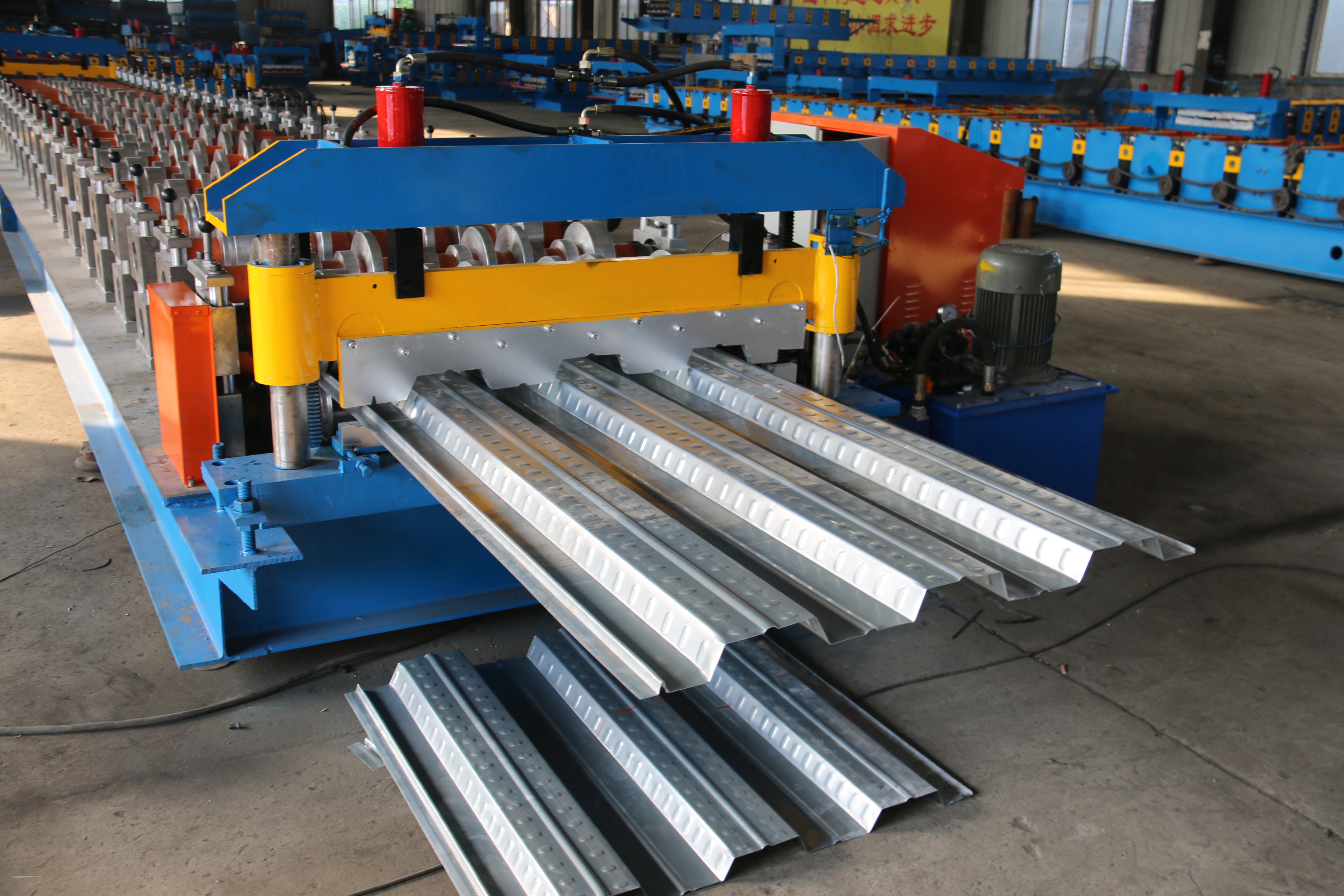 ISO Metal Sheet Forming Machine 5m/min For Floor Deck