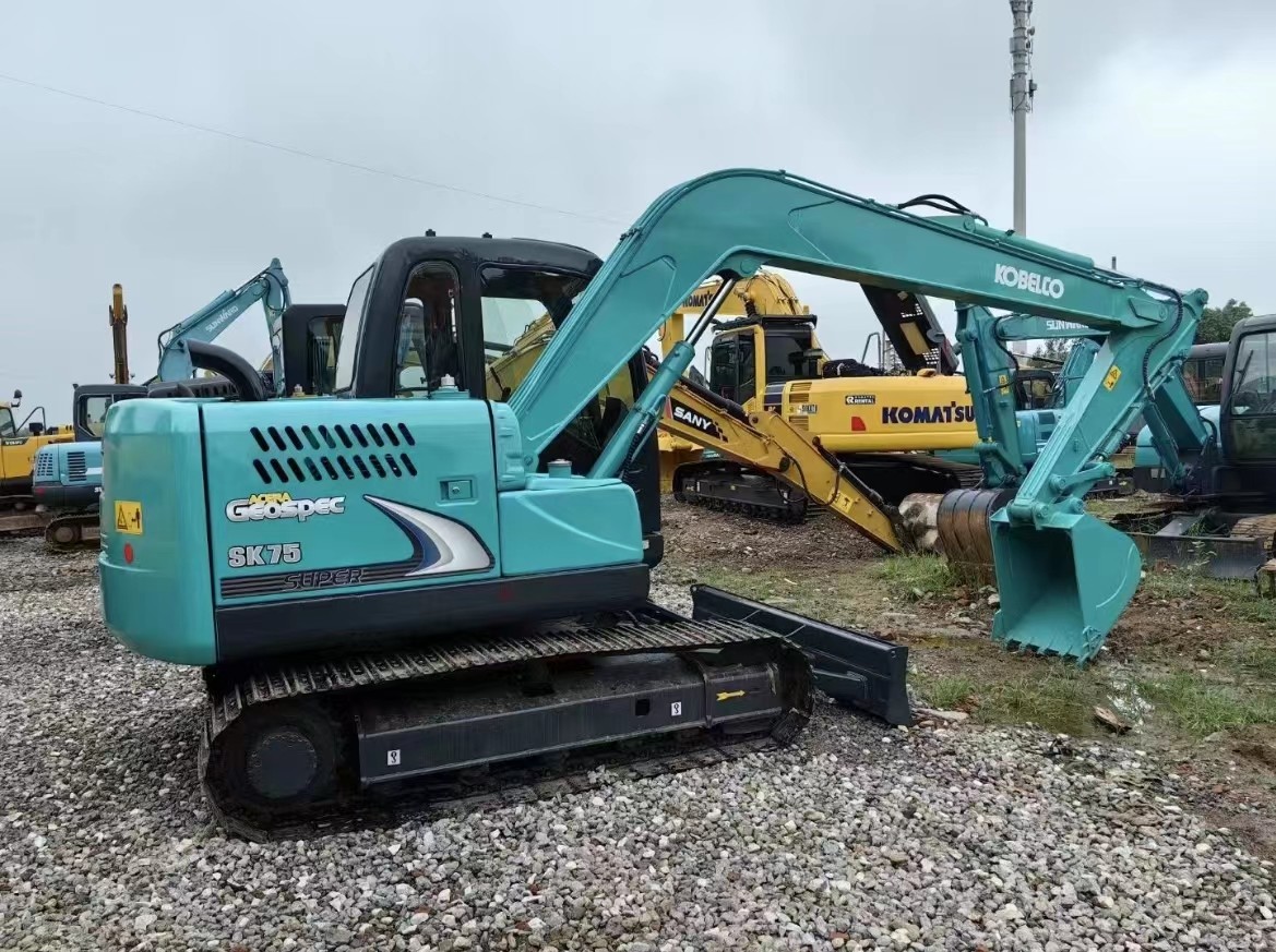 Discounted export price for tracked Kobelco SK75 excavator