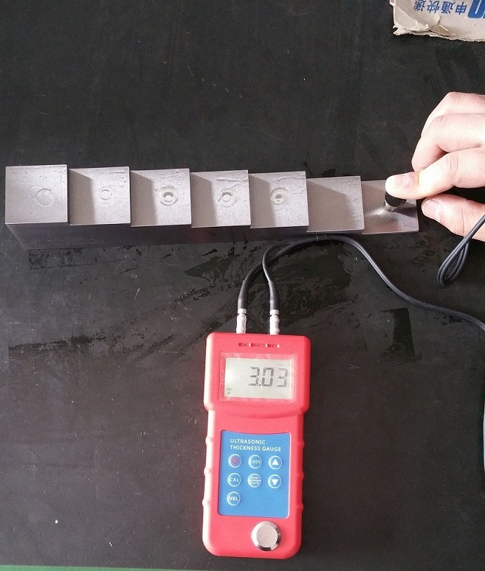 Humanized Shape Handheld Moisture Meter 0.5mm Metal With Low Battery Indicator