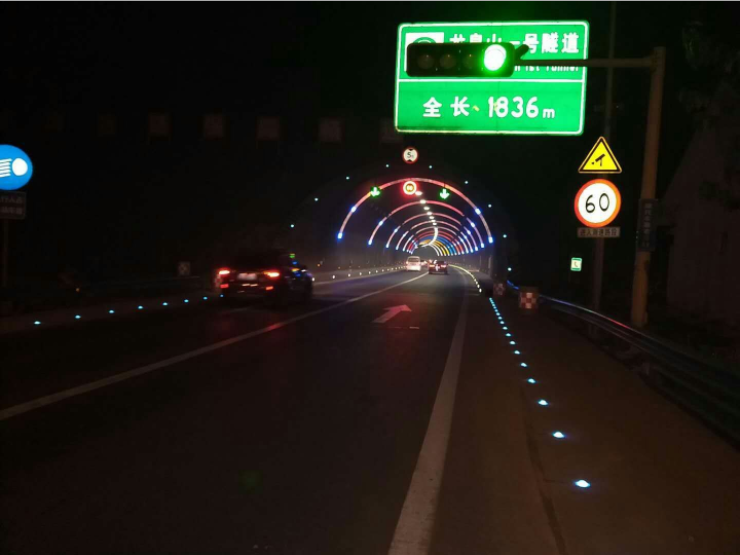 Customized Size Aluminium Road Stud Cat Eye Reflective Road Stud For Roadway Safety