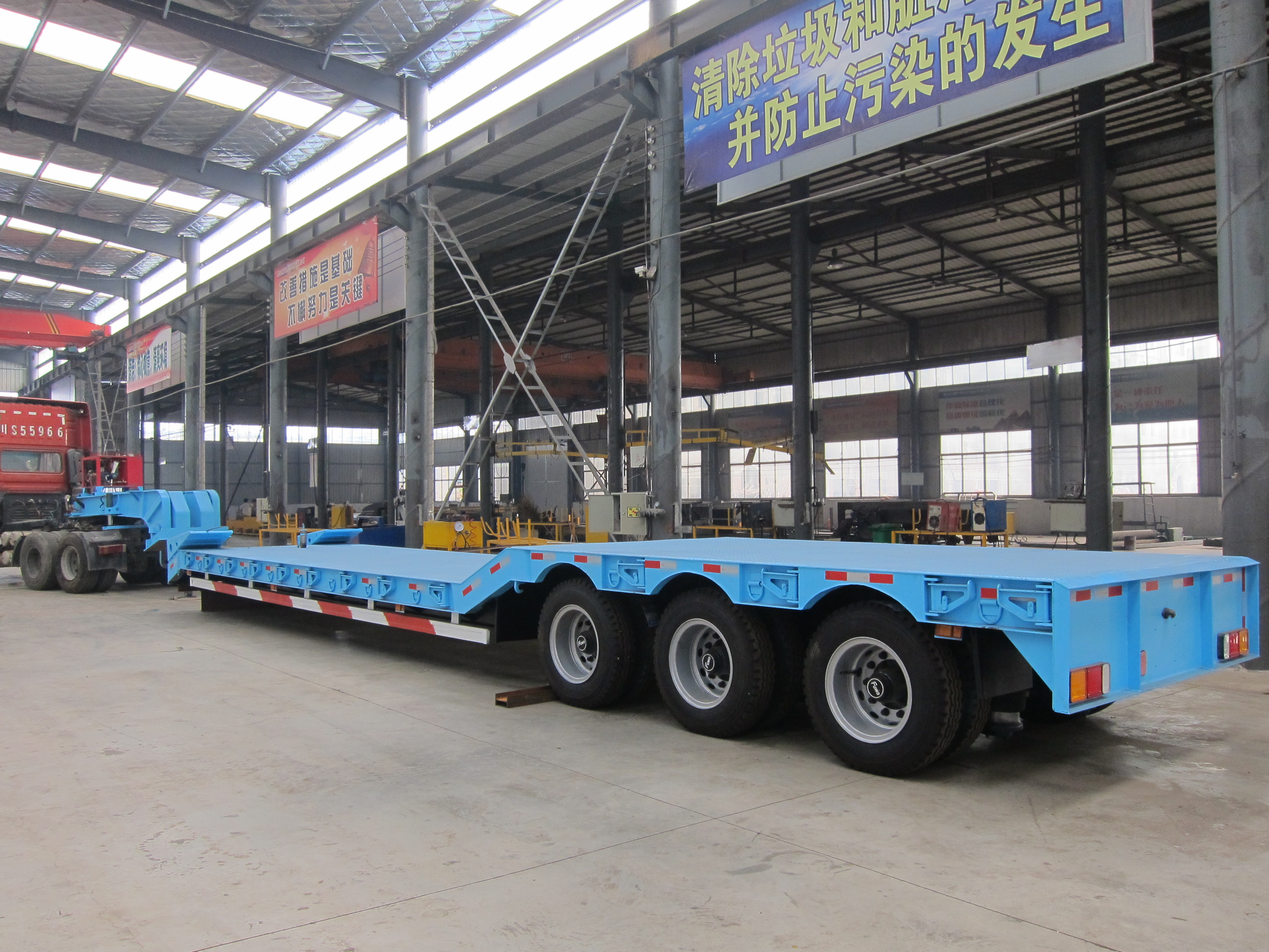 3 Axle Front Load Low Bed Trailer with Hydraulic Detachable Gooseneck and ABS Optional