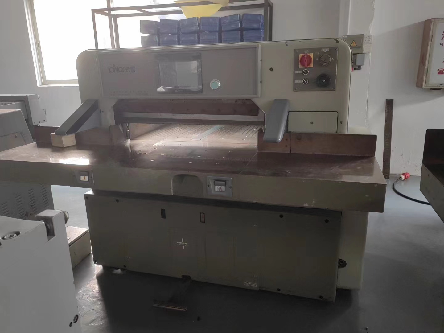 Yongy A4 Paper Cutting Machine with 2500KG Weight and Video Technical Assistance