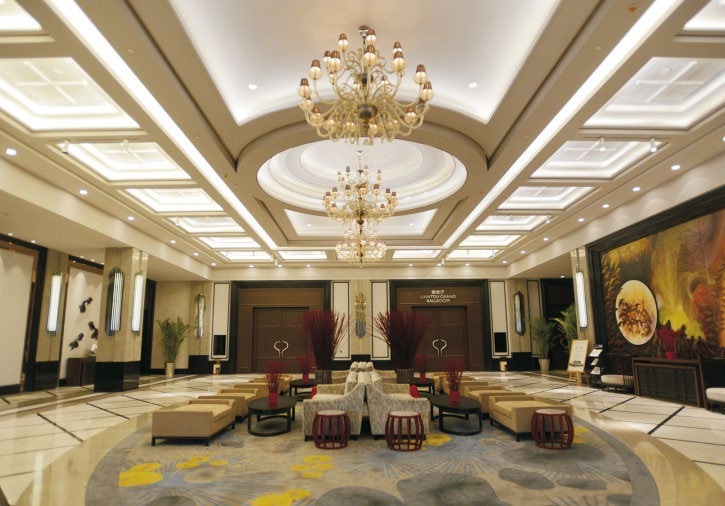 Luxury Hotel Ballroom Entryway Chandelier Customized