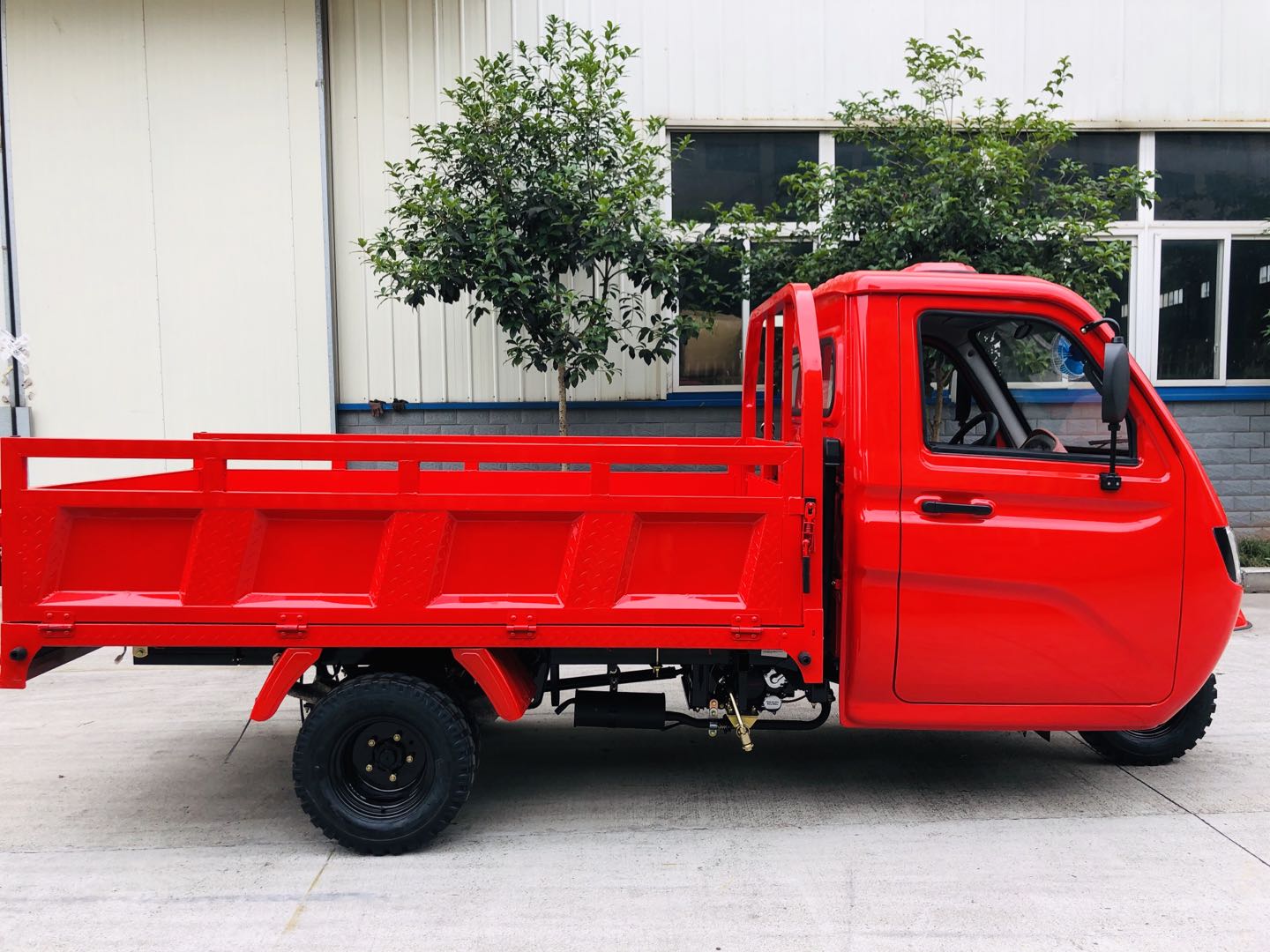 250cc Enclosed Cabin 3 Wheel Motorcycle Cargo Tricycle with Customized Power Engine