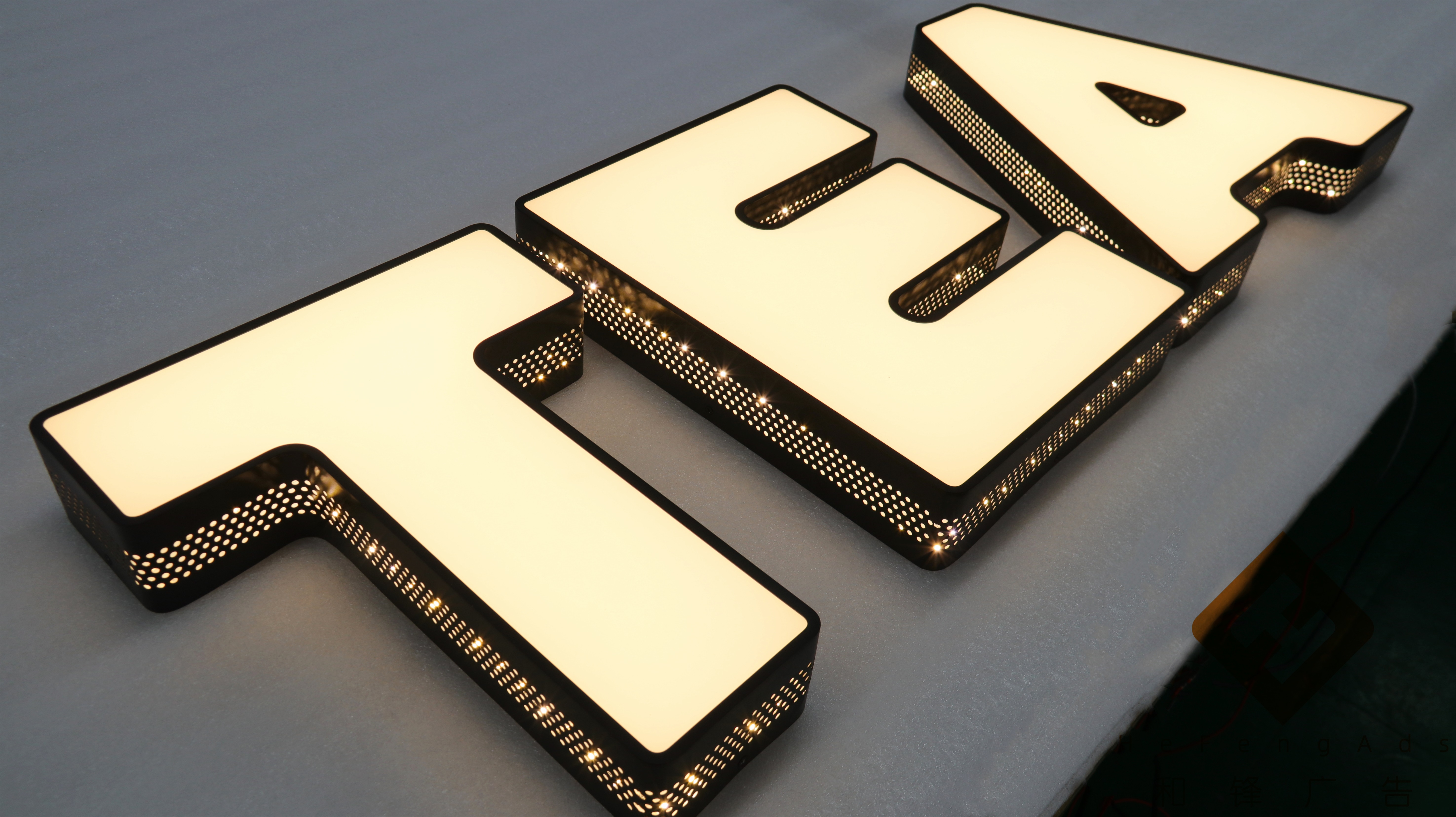 Ejon Y20L CNC 3D Lettering Machine Wide Bend Width LED Electronic Signs Lightweight