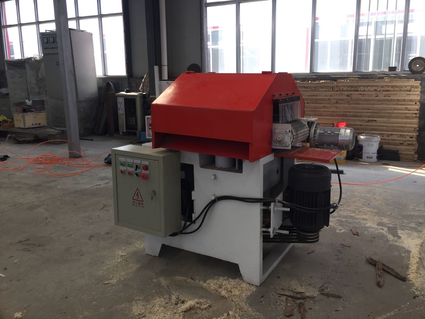Timber Vertical Band Sawmill 700mm Wood Resaw Bandsaw With Touch Screen