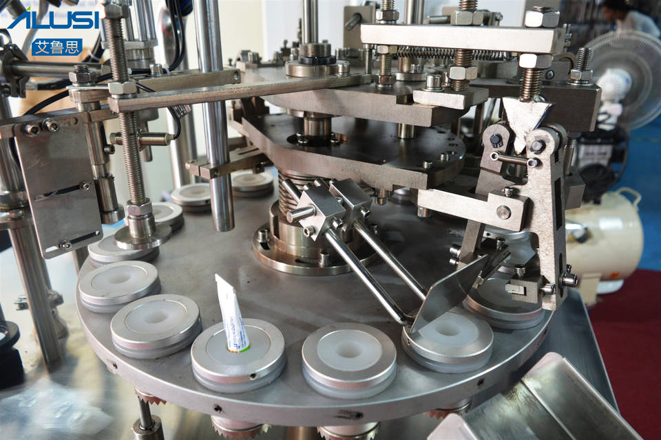 Automatic Plastic Soft Tube Filling Sealing Machine Ultrasonic Cosmetic Tube Equipment