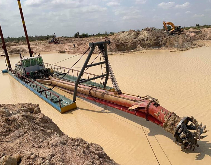 The 14inch model dredger equipment is designed as a three-body assembly structure