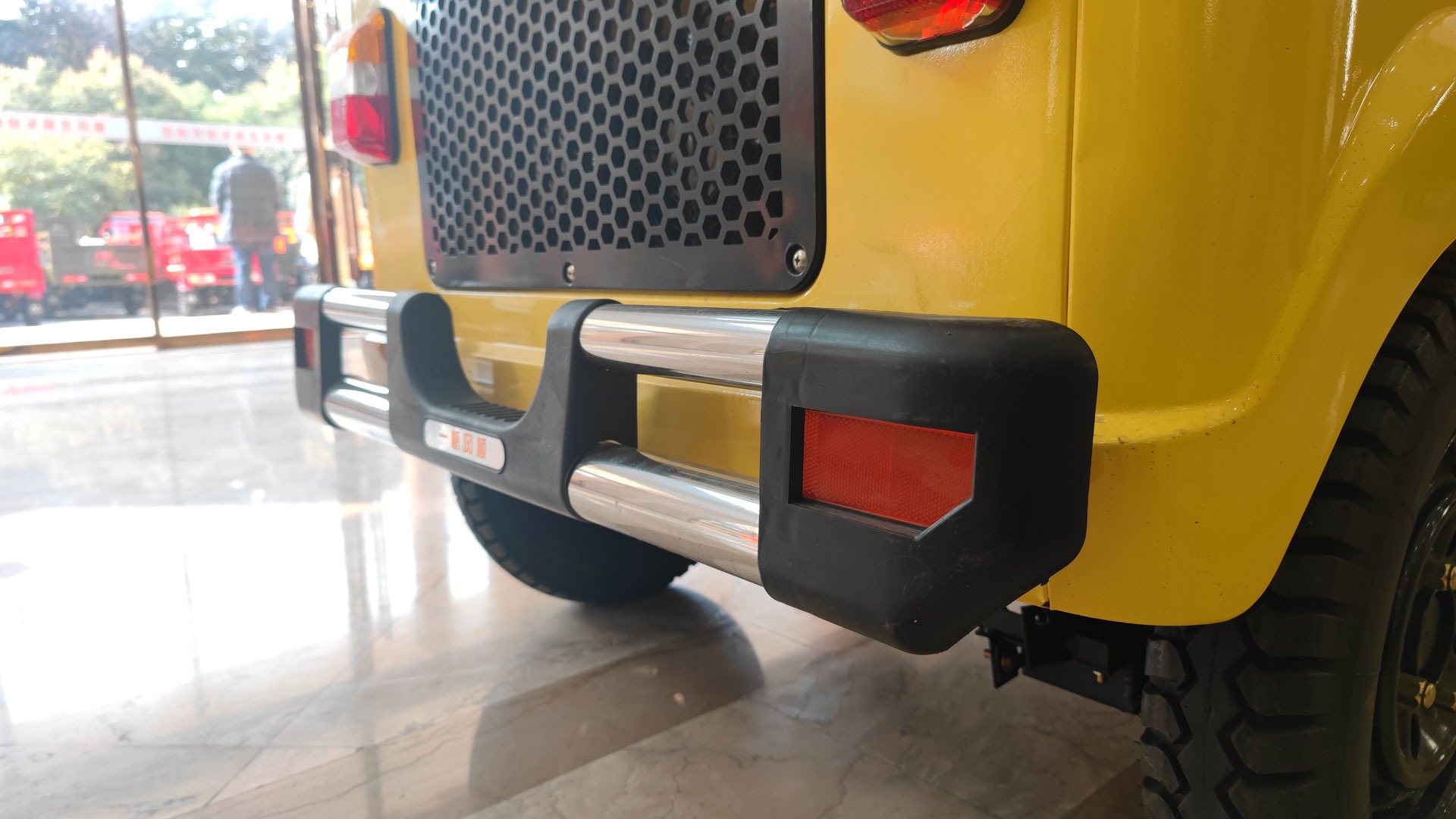 2022 DAYANG Mini Bajaj closed cabin Rickshaw Taxi Passenger Tricycle Tuk Tuk for Passenger