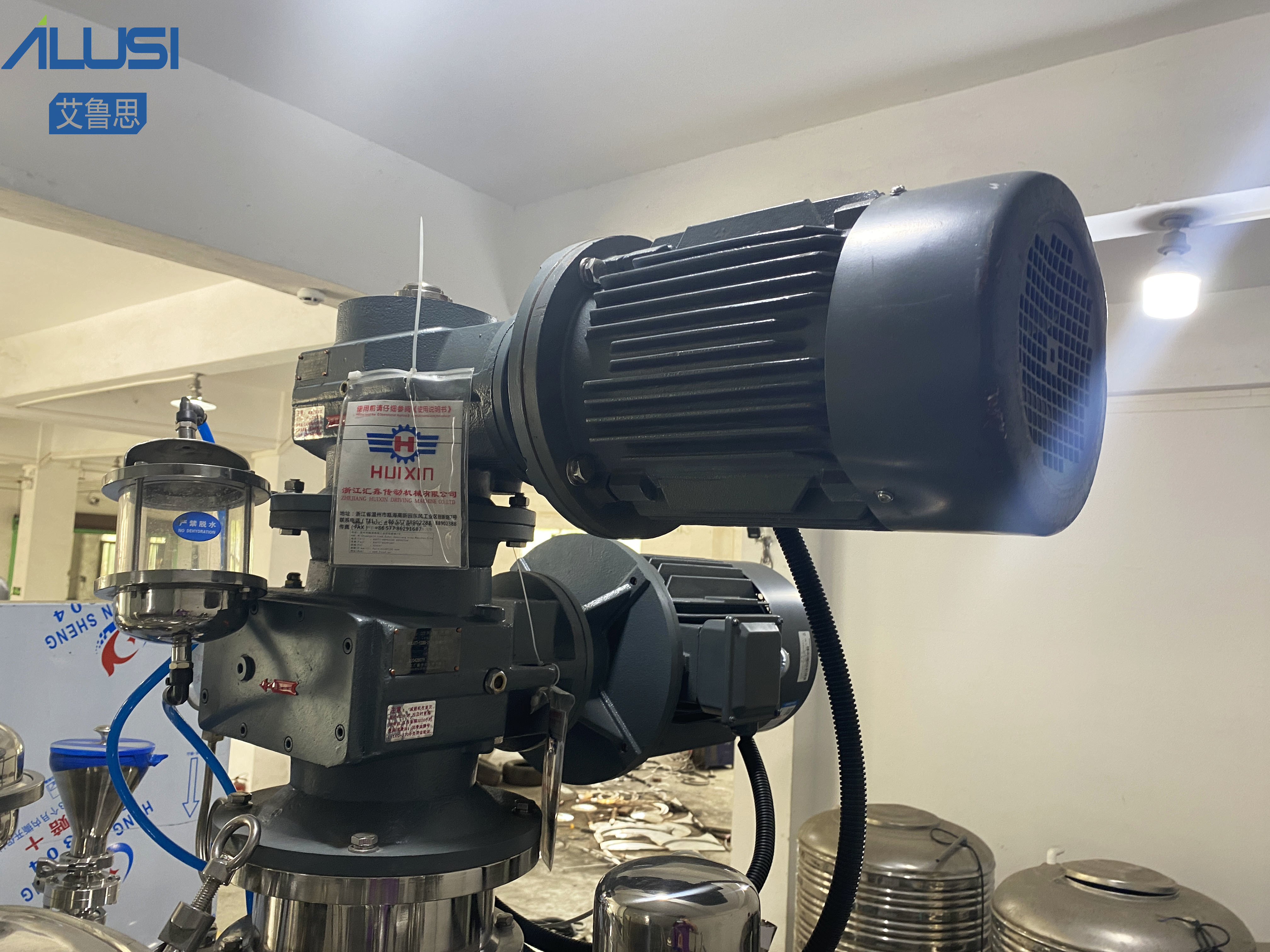 SUS316L 500L Fixed Vacuum Emulsifying Mixer Two Way Stirring Cosmetic Machine
