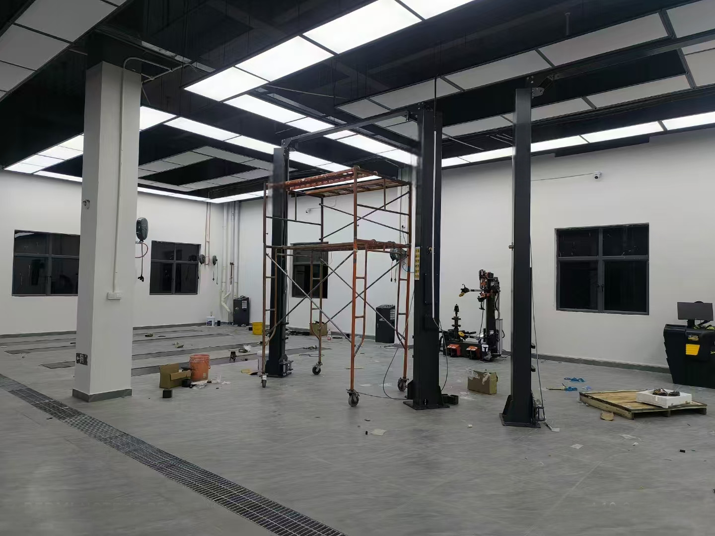 T245MZ 4500kg Hydraulic 2 Post Car Lift With High Load Capacity