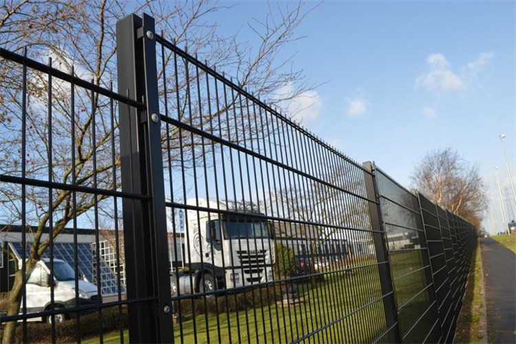 Bilateral Double Wire Welded Fence Galvanized Double Layer Wire Mesh