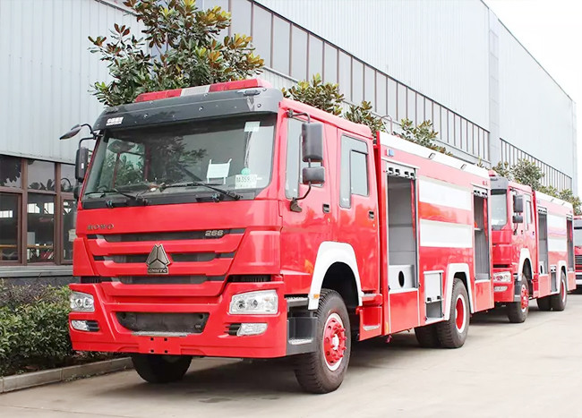 7Curb L Water Tank Capacity Brand New Euro 5 Fire Truck Ready For Firefighting Situation
