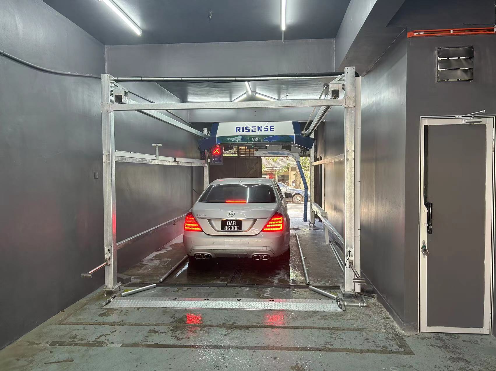 Automatic Sapphire Color Rollover Car Wash Machine CF380 With Smart Ad Screen