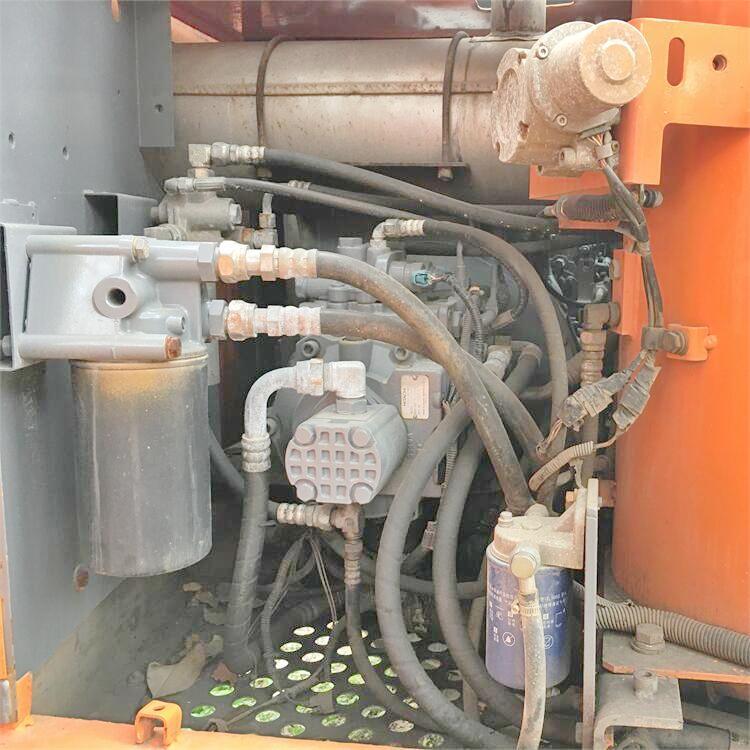 Japan Made 13 Ton Hitachi ZX130 Crawler Chain Excavator with Original Hydraulic Valve
