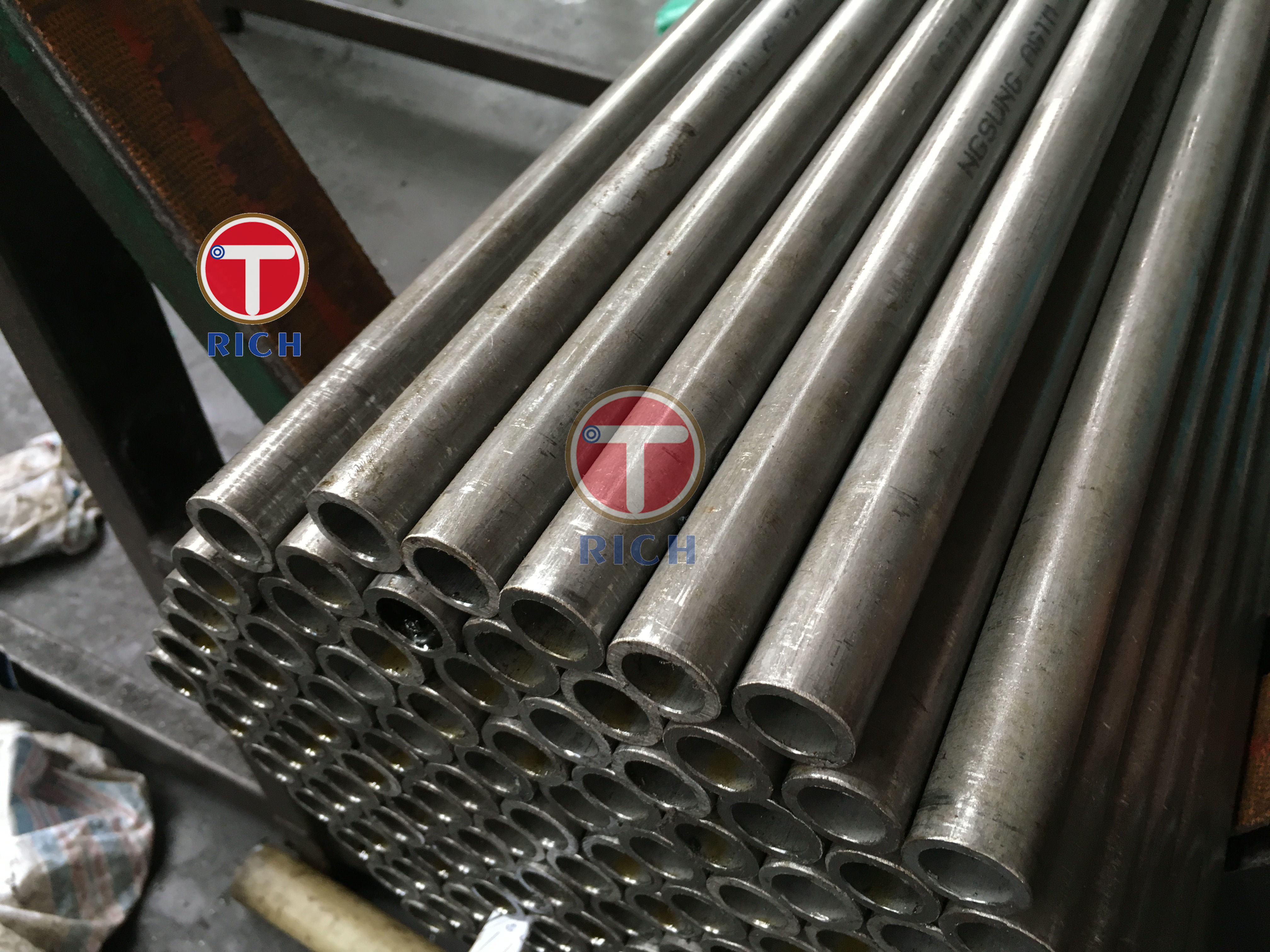 180 Mpa Seamless ASTM A179 OD 420mm Cold Rolled Pipe