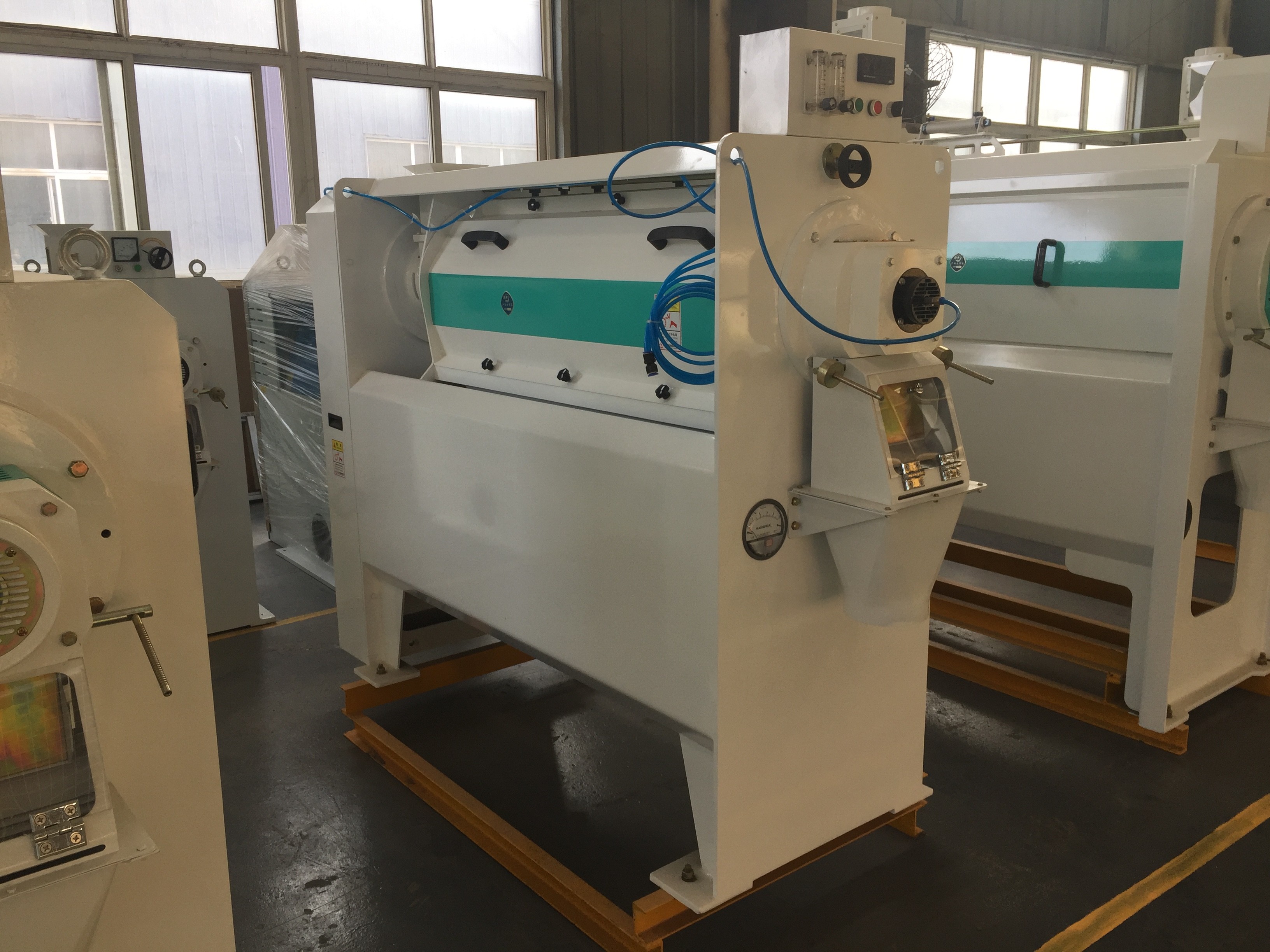 380V 3TPH Single Roller Vertical Rice Polisher 37KW