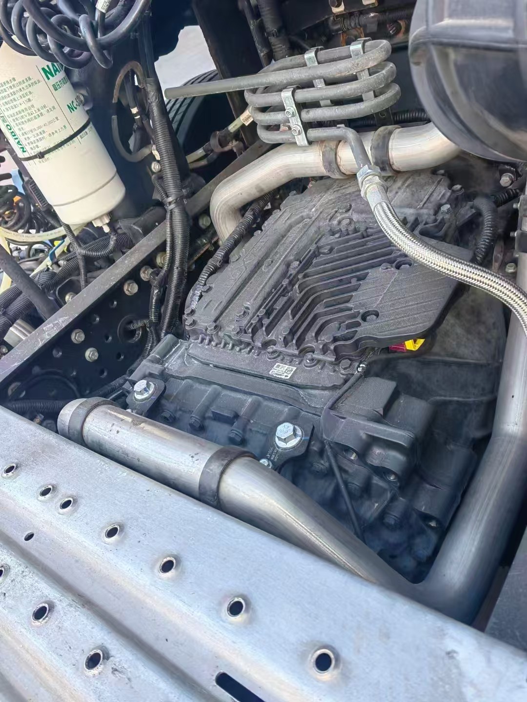 Used Refurbished Tractor Head 2023 Year JAC Semi Trucks For 10 Wheels Cummins Engine 560hp Airbag