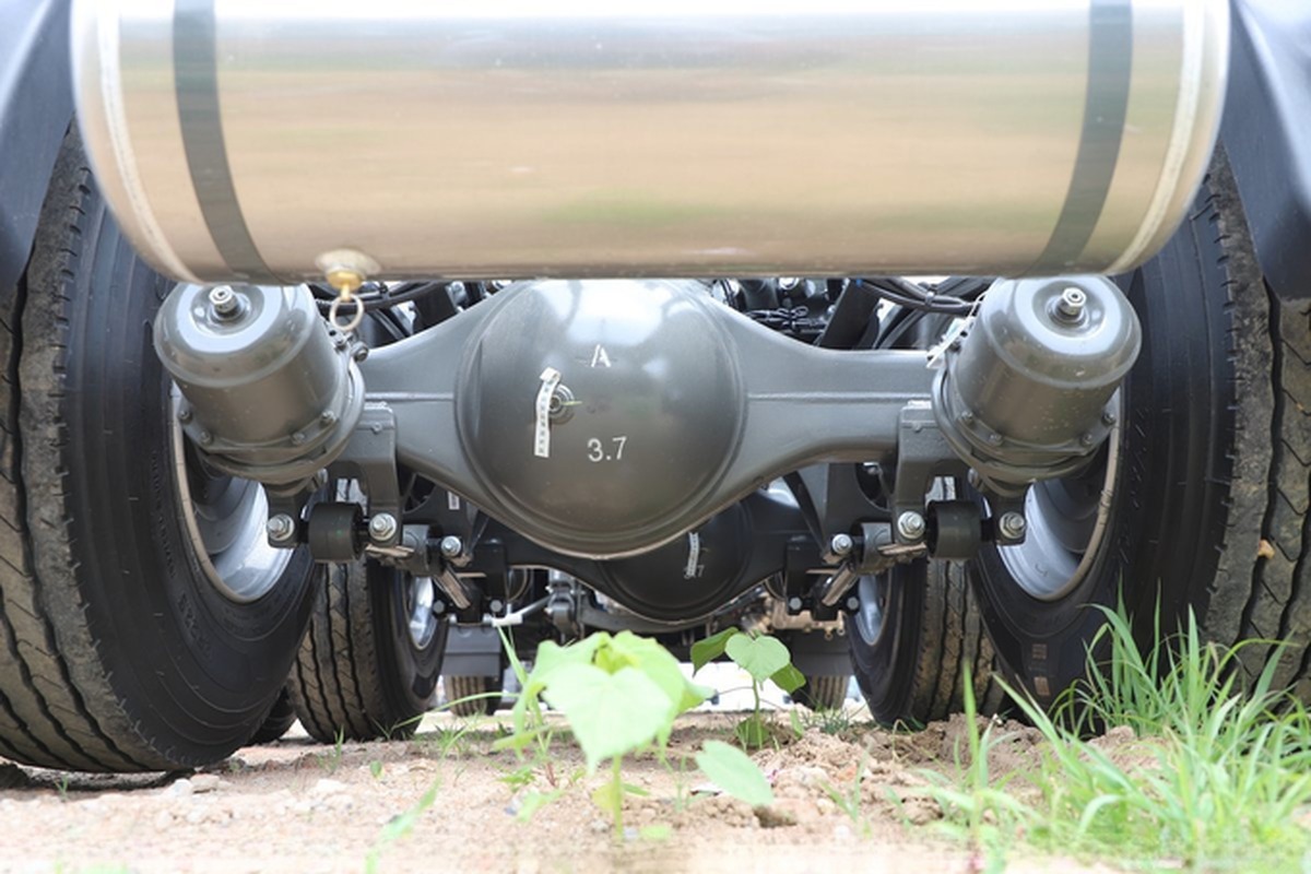 Left Steering Sinotruk Special Vehicle Used Sinotruk HOWO MAX 6X4 530hp LNG Tractor