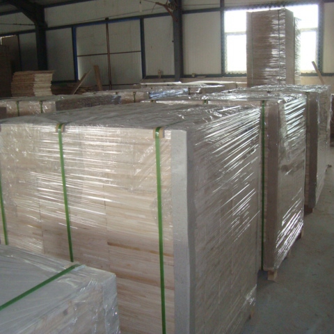 Solid Wood Furniture Wardrobe Cabinet Door Core Bed Board with Moisture Content 8%-12%
