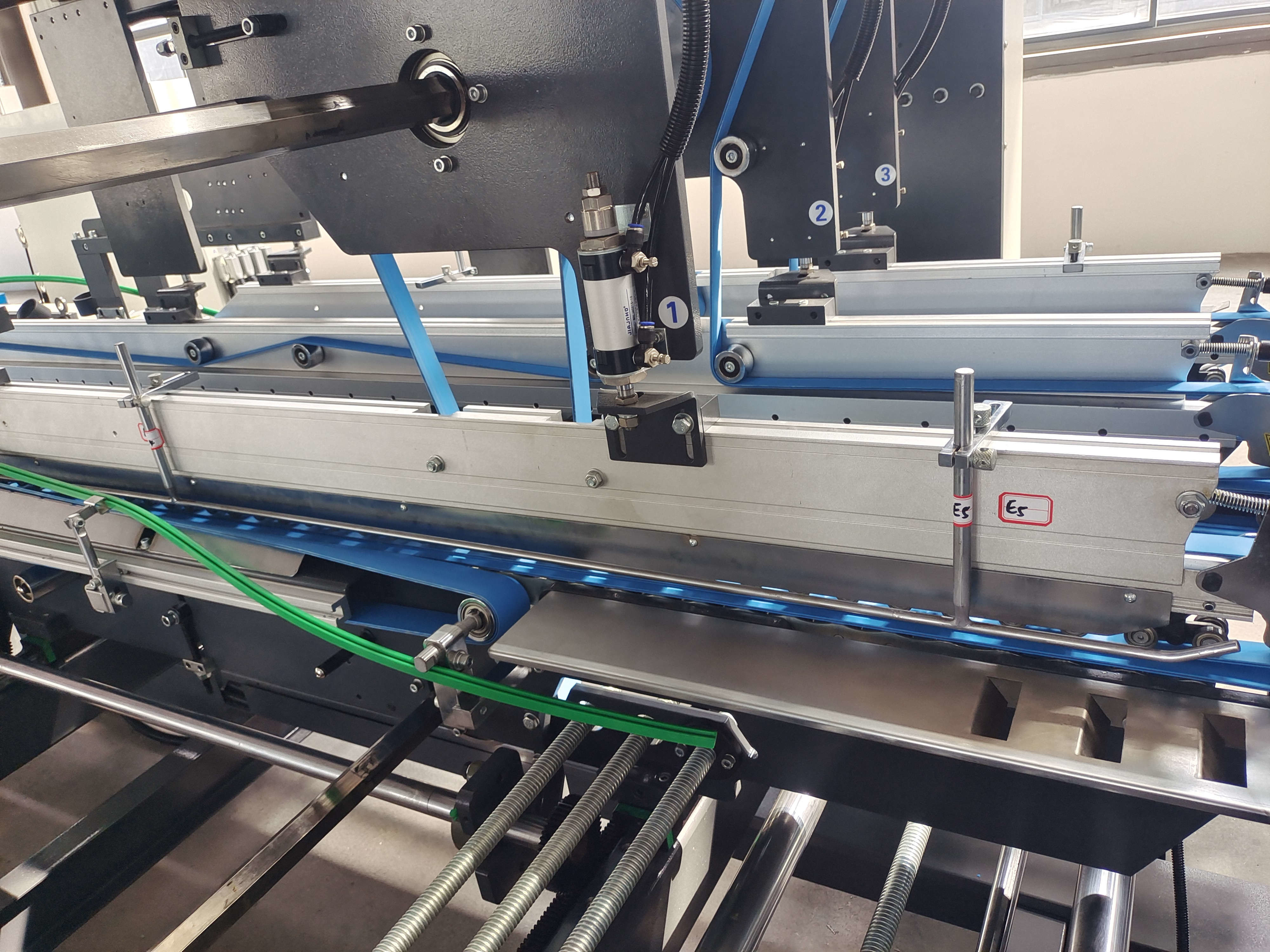 PLC 28KW Carton Folding And Gluing Machine With Multi Groove Belt