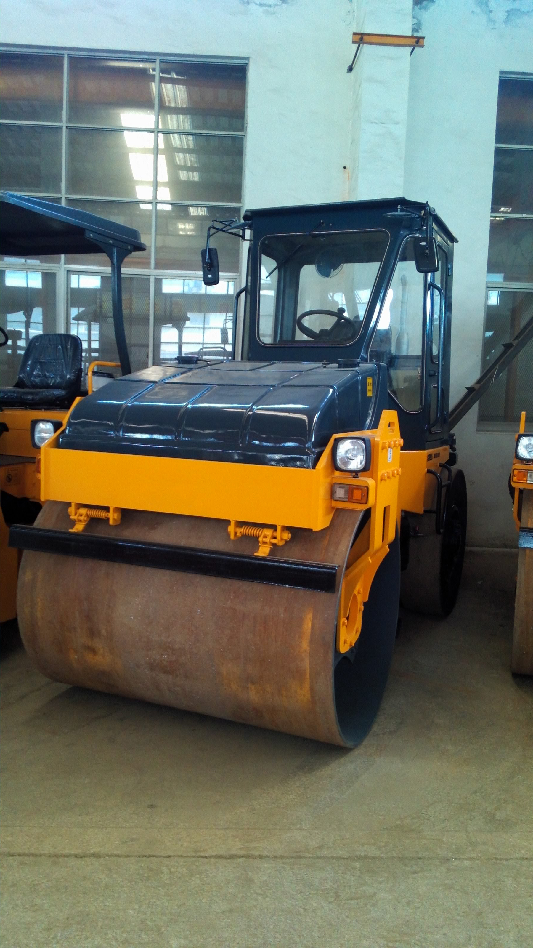 42 Kw Road Construction Equipment , Super 6 Ton YZ6C Closely Road Shoulder Compactor Single Drum Vibratory Roller