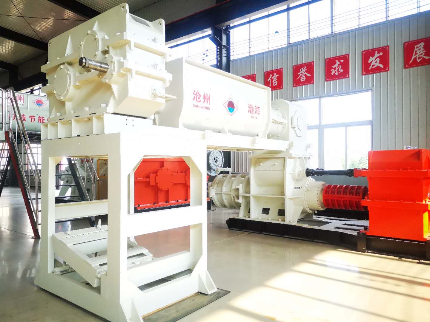 JKY - 90 A High Manganese Steel Red Clay Bricks Manufacturing Machine