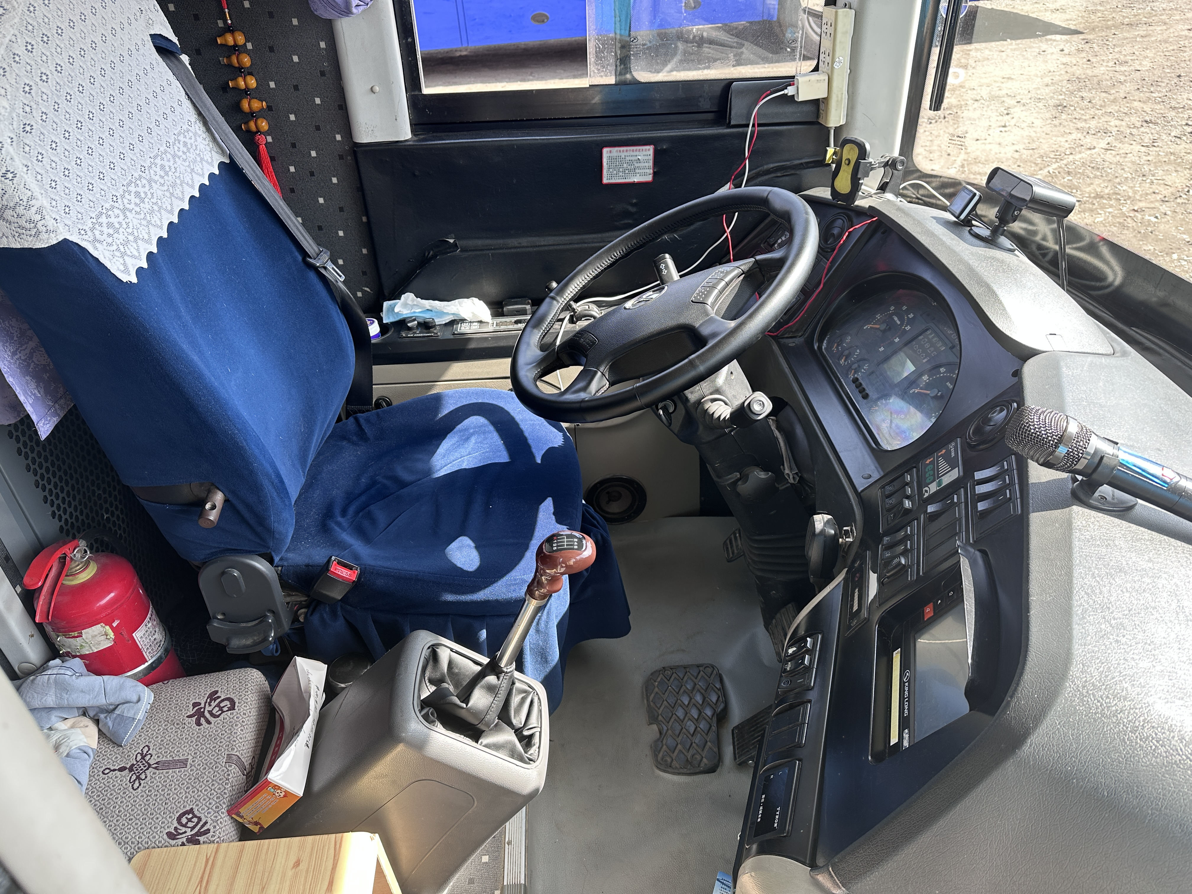 Buses For Sale Used Kinglong Bus 54 Seats XMQ6125 Weichai 375hp Left Hand Dirve Coach Bus With A/C