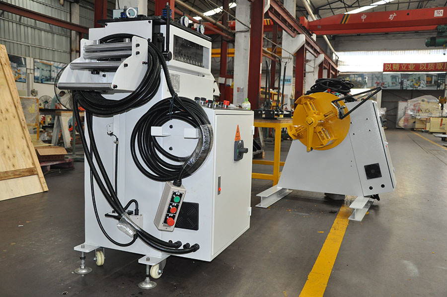 100-200 mm Width Stock 0.01 Precision Accuracy Inverter Leveler Machine