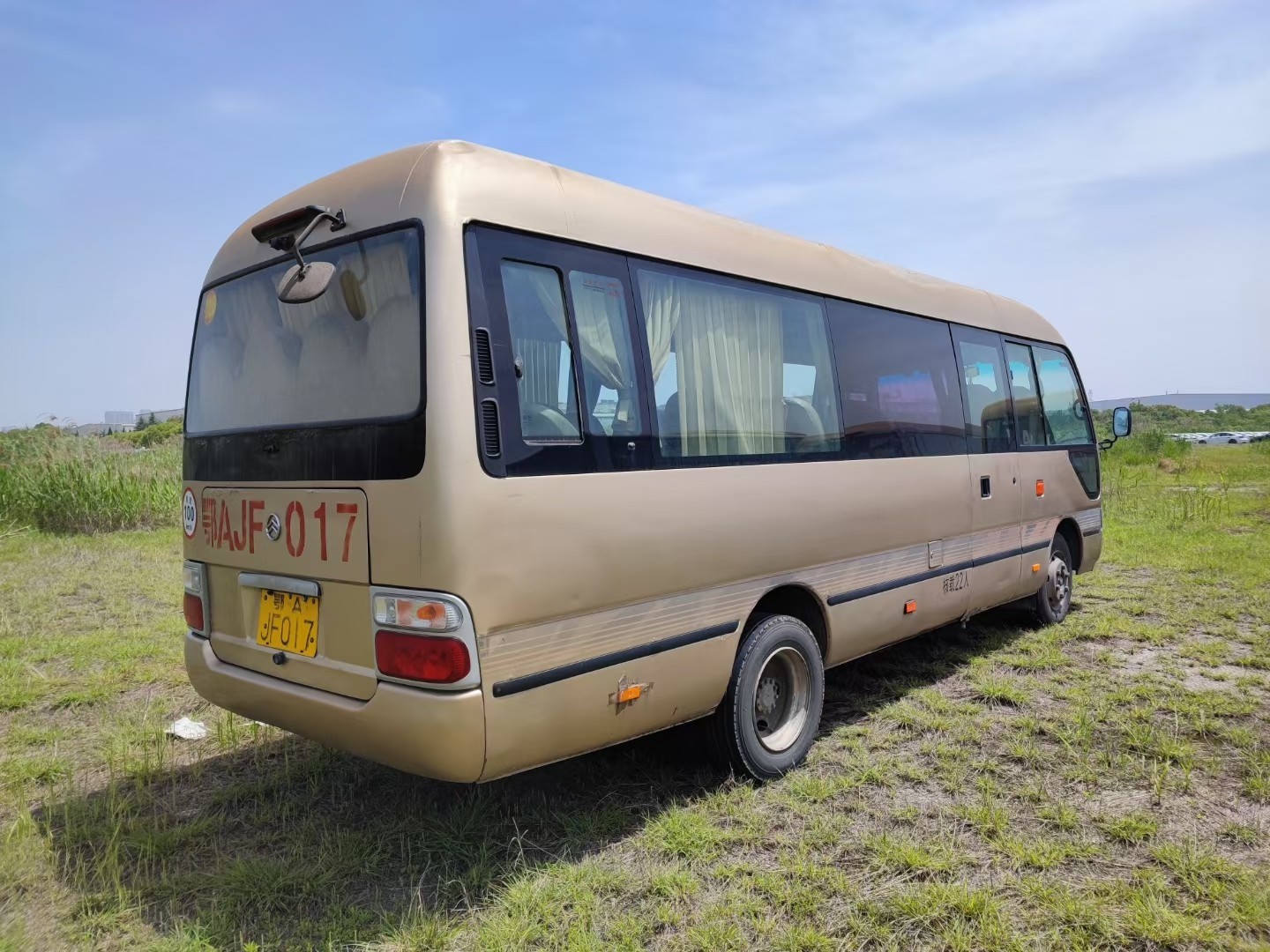 Golden Dragon Second Hand Tour Bus 22 Seats Pre Owned Buses With Air Conditioning