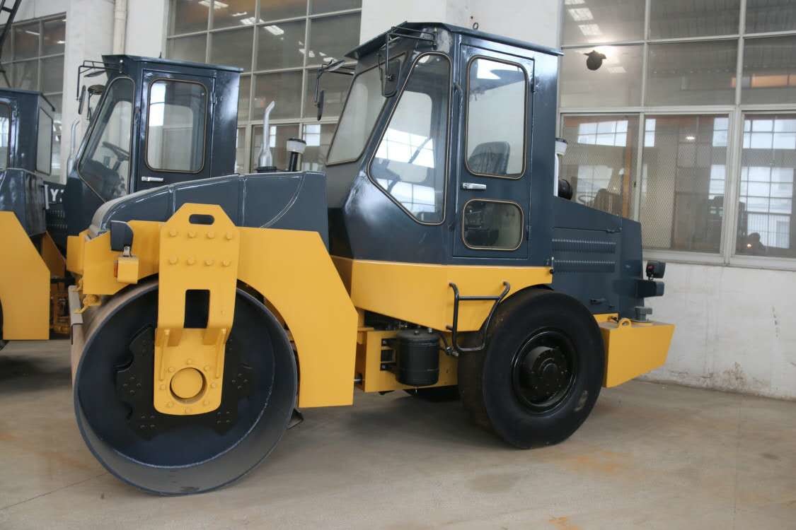 42 Kw Road Construction Equipment , Super 6 Ton YZ6C Closely Road Shoulder Compactor Single Drum Vibratory Roller