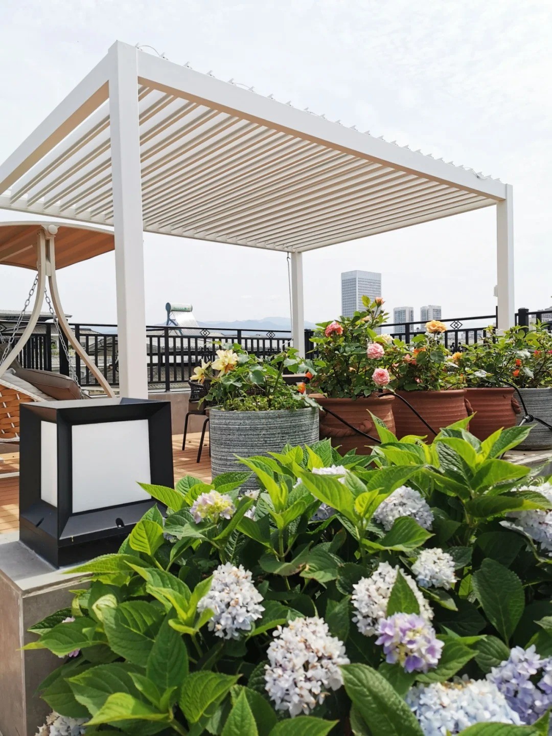 Outdoor Garden Leisure Sun Protection Aluminum Gazebo Aluminum Louvered Pergola