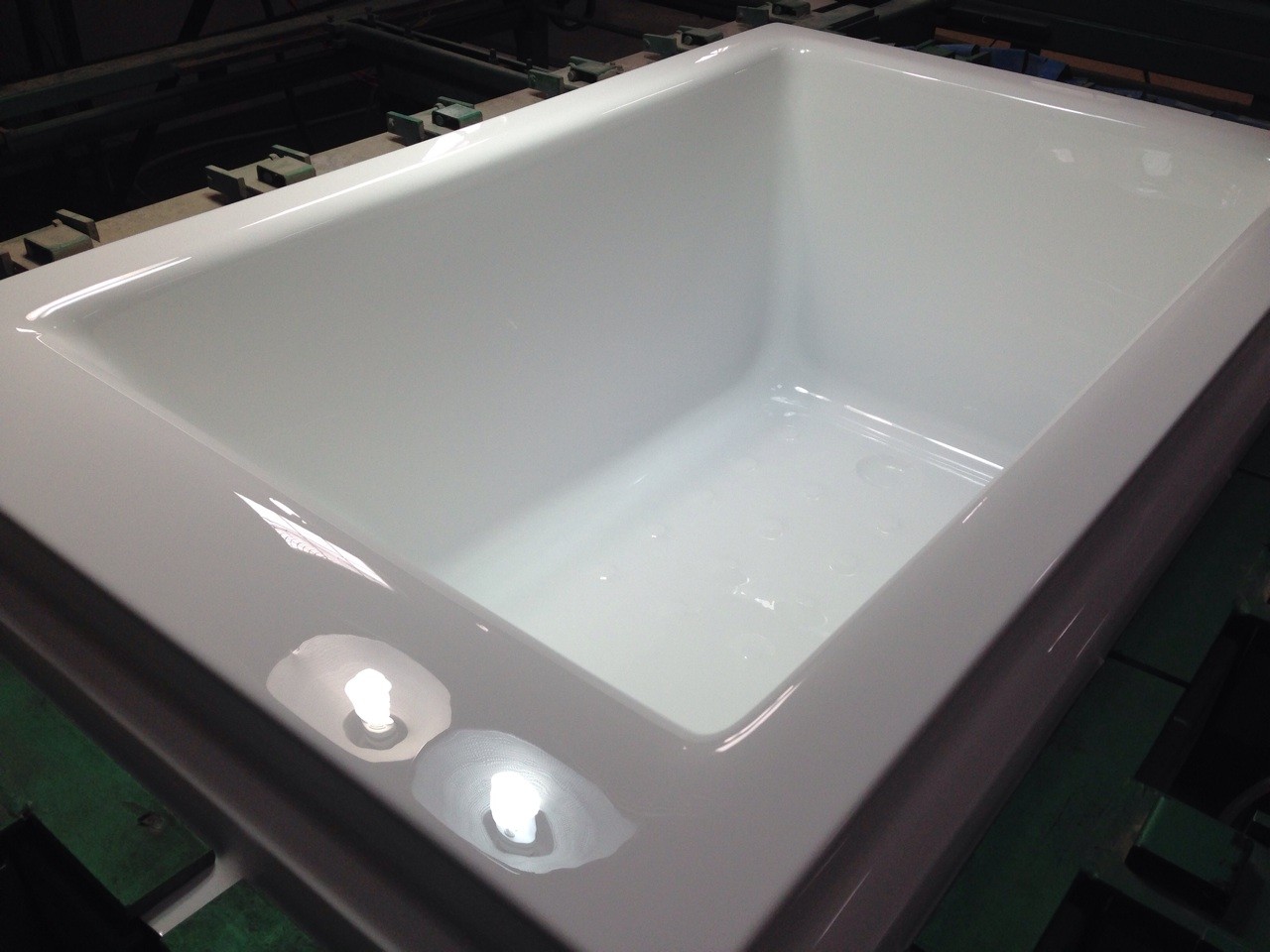 China acrylic bathtub vacuum forming machine