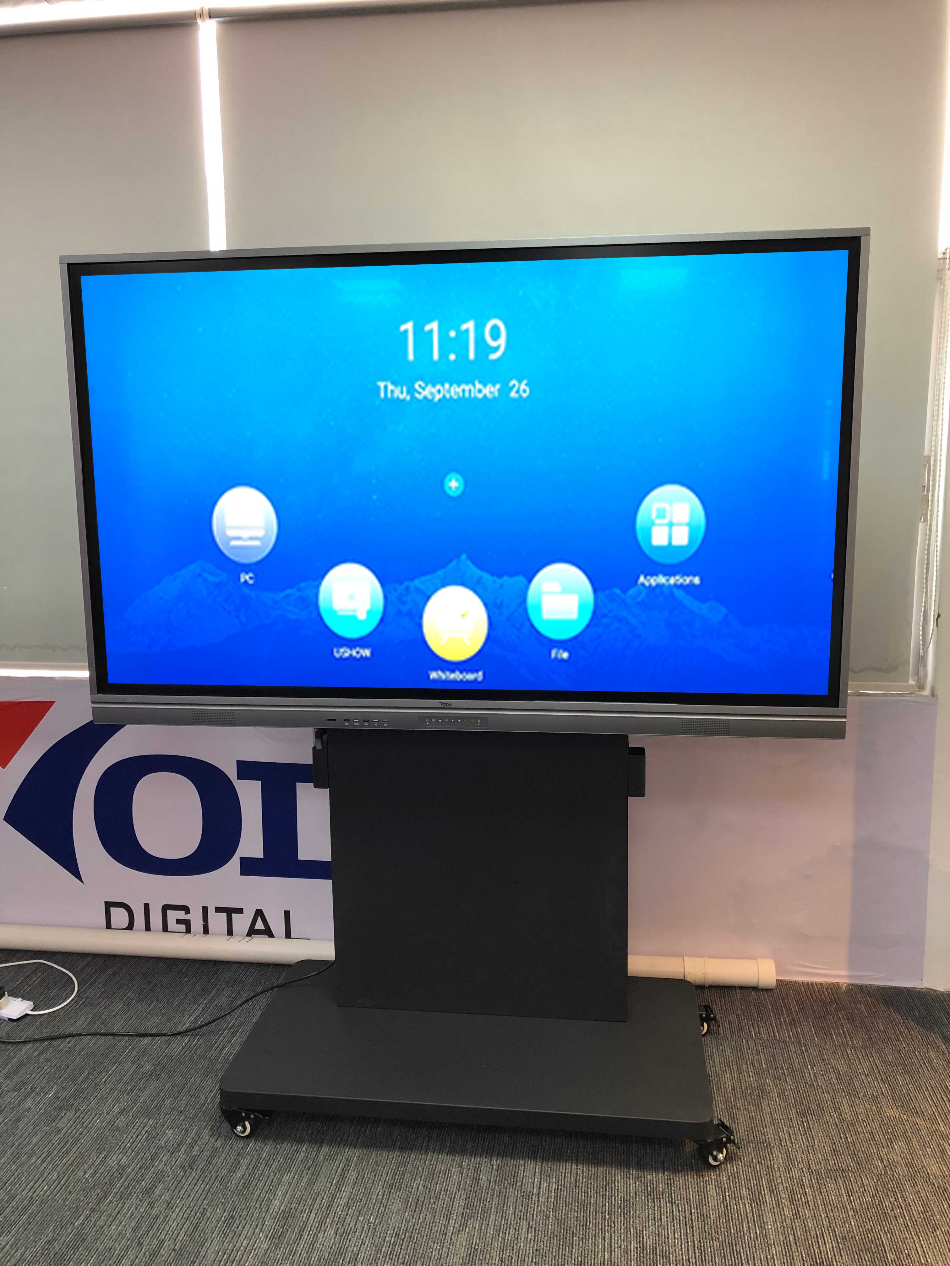 Bluetooth 3840×2160P LCD Touch Screen Monitor 75-inch