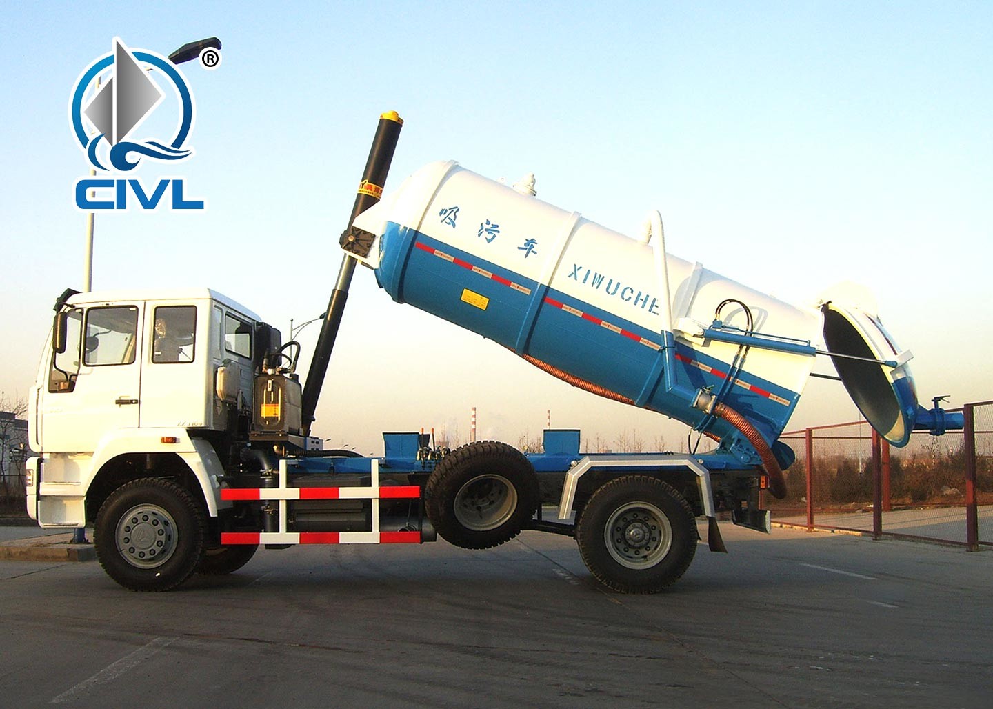 Sinotruk Howo7 Transporting Sewage Tank Cleaning Truck / Septic Pumping Truck 17CBM LHD 336HP