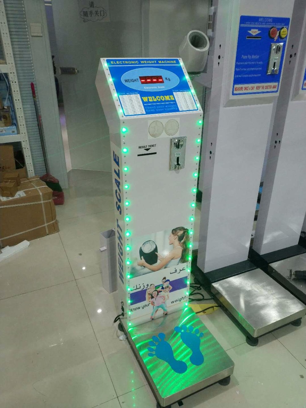 500kg Load Coin Operated Luggage Scales With Colorful LED Light And Spanish Language