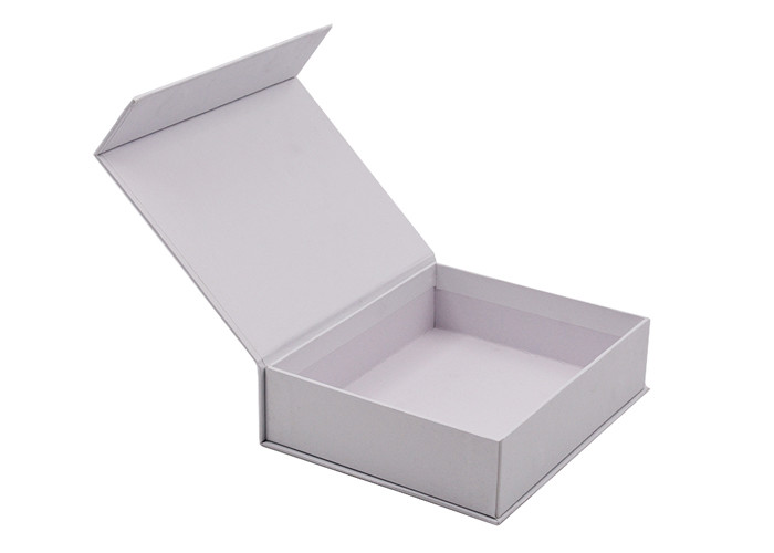 Weight 180.2g Flip Top Gift Boxes With Magnetic Catch White Color Rectangle Shape